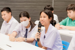 สำนักวิทยบริการฯ มรภ.เทพสตรี ร่วมกับ รร.สาธิต มรภ.เทพสตรี จัดกิจกรรมสาธิตการทำสมุดเย็บเล่มแบบจีน ส่งเสริมการเรียนรู้ควบคู่การใช้ทรัพยากรอย่างคุ้มค่า