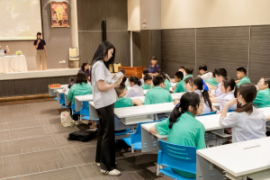 สำนักวิทยบริการฯ มรภ.เทพสตรี ร่วมกับ รร.สาธิต มรภ.เทพสตรี จัดกิจกรรมสาธิตการทำสมุดเย็บเล่มแบบจีน ส่งเสริมการเรียนรู้ควบคู่การใช้ทรัพยากรอย่างคุ้มค่า