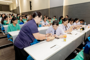 สำนักวิทยบริการฯ มรภ.เทพสตรี ร่วมกับ รร.สาธิต มรภ.เทพสตรี จัดกิจกรรมสาธิตการทำสมุดเย็บเล่มแบบจีน ส่งเสริมการเรียนรู้ควบคู่การใช้ทรัพยากรอย่างคุ้มค่า