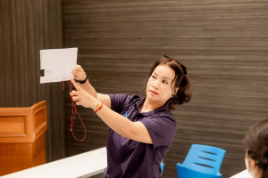 สำนักวิทยบริการฯ มรภ.เทพสตรี ร่วมกับ รร.สาธิต มรภ.เทพสตรี จัดกิจกรรมสาธิตการทำสมุดเย็บเล่มแบบจีน ส่งเสริมการเรียนรู้ควบคู่การใช้ทรัพยากรอย่างคุ้มค่า