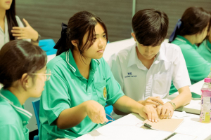 สำนักวิทยบริการฯ มรภ.เทพสตรี ร่วมกับ รร.สาธิต มรภ.เทพสตรี จัดกิจกรรมสาธิตการทำสมุดเย็บเล่มแบบจีน ส่งเสริมการเรียนรู้ควบคู่การใช้ทรัพยากรอย่างคุ้มค่า