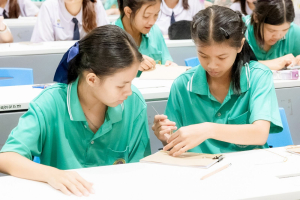 สำนักวิทยบริการฯ มรภ.เทพสตรี ร่วมกับ รร.สาธิต มรภ.เทพสตรี จัดกิจกรรมสาธิตการทำสมุดเย็บเล่มแบบจีน ส่งเสริมการเรียนรู้ควบคู่การใช้ทรัพยากรอย่างคุ้มค่า