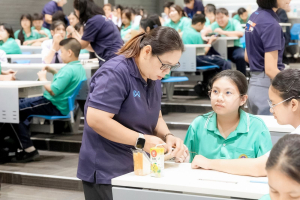 สำนักวิทยบริการฯ มรภ.เทพสตรี ร่วมกับ รร.สาธิต มรภ.เทพสตรี จัดกิจกรรมสาธิตการทำสมุดเย็บเล่มแบบจีน ส่งเสริมการเรียนรู้ควบคู่การใช้ทรัพยากรอย่างคุ้มค่า