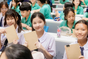 สำนักวิทยบริการฯ มรภ.เทพสตรี ร่วมกับ รร.สาธิต มรภ.เทพสตรี จัดกิจกรรมสาธิตการทำสมุดเย็บเล่มแบบจีน ส่งเสริมการเรียนรู้ควบคู่การใช้ทรัพยากรอย่างคุ้มค่า
