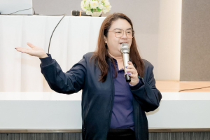 สำนักวิทยบริการฯ มรภ.เทพสตรี ร่วมกับ รร.สาธิต มรภ.เทพสตรี จัดกิจกรรมสาธิตการทำสมุดเย็บเล่มแบบจีน ส่งเสริมการเรียนรู้ควบคู่การใช้ทรัพยากรอย่างคุ้มค่า