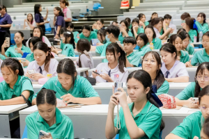 สำนักวิทยบริการฯ มรภ.เทพสตรี ร่วมกับ รร.สาธิต มรภ.เทพสตรี จัดกิจกรรมสาธิตการทำสมุดเย็บเล่มแบบจีน ส่งเสริมการเรียนรู้ควบคู่การใช้ทรัพยากรอย่างคุ้มค่า