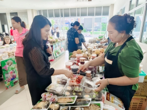 มรภ.เทพสตรี เปิดพื้นที่จัด ตลาดนัดเทพสตรี ทุกวันอังคารสัปดาห์เว้นสัปดาห์ มุ่งหนุนเศรษฐกิจชุมชนและสร้างสัมพันธ์ร่วมกับท้องถิ่น