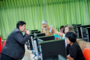 คณะเทคโนโลยีสารสนเทศ มรภ.เทพสตรี จัดอบรม AI SMART SKILLS ให้แก่สมาชิกชมรมผู้อาวุโสเทพสตรี