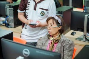 คณะเทคโนโลยีสารสนเทศ มรภ.เทพสตรี จัดอบรม AI SMART SKILLS ให้แก่สมาชิกชมรมผู้อาวุโสเทพสตรี