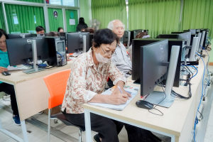 คณะเทคโนโลยีสารสนเทศ มรภ.เทพสตรี จัดอบรม AI SMART SKILLS ให้แก่สมาชิกชมรมผู้อาวุโสเทพสตรี