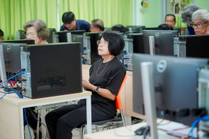 คณะเทคโนโลยีสารสนเทศ มรภ.เทพสตรี จัดอบรม AI SMART SKILLS ให้แก่สมาชิกชมรมผู้อาวุโสเทพสตรี