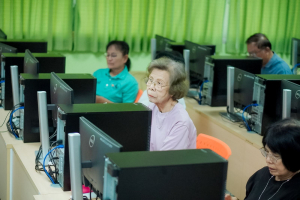 คณะเทคโนโลยีสารสนเทศ มรภ.เทพสตรี จัดอบรม AI SMART SKILLS ให้แก่สมาชิกชมรมผู้อาวุโสเทพสตรี