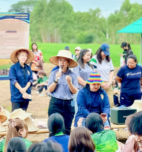 ศูนย์ส่งเสริมการจัดการศึกษาตามพระบรมราโชบาย สบจ. มรภ.เทพสตรี จัดโครงการสานต่อศาสตร์พระราชา นำนักศึกษาปี 1 เรียนรู้เศรษฐกิจพอเพียง ลงมือปฏิบัติจริงมุ่งใช้ชีวิตอย่างมีสุข