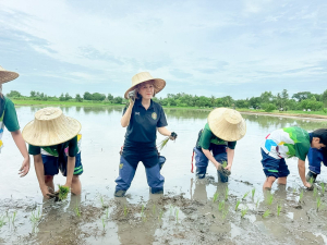 ศูนย์ส่งเสริมการจัดการศึกษาตามพระบรมราโชบาย สบจ. มรภ.เทพสตรี จัดโครงการสานต่อศาสตร์พระราชา นำนักศึกษาปี 1 เรียนรู้เศรษฐกิจพอเพียง ลงมือปฏิบัติจริงมุ่งใช้ชีวิตอย่างมีสุข