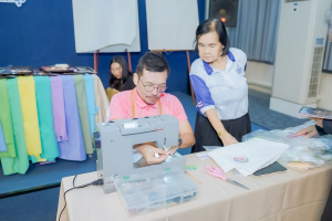 คณะมนุษยศาสตร์ฯ มรภ.เทพสตรี ลงพื้นที่สระบุรี จัดอบรมผู้สูงอายุ ดีไซน์ ถุงหอมสมุนไพร เสริมสุขภาวะและสร้างมูลค่าเพิ่มให้ชุมชน