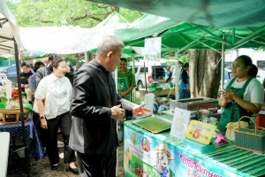 มรภ.เทพสตรี ร่วมเปิด ตลาดนัดเกษตรกรสัญจร ลพบุรี ครั้งที่ 3 หนุนสินค้าเกษตรปลอดภัย กระตุ้นเศรษฐกิจชุมชน