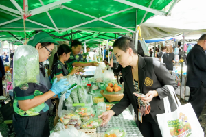 มรภ.เทพสตรี ร่วมเปิด ตลาดนัดเกษตรกรสัญจร ลพบุรี ครั้งที่ 3 หนุนสินค้าเกษตรปลอดภัย กระตุ้นเศรษฐกิจชุมชน