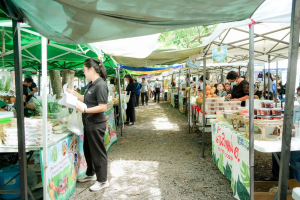 มรภ.เทพสตรี ร่วมเปิด ตลาดนัดเกษตรกรสัญจร ลพบุรี ครั้งที่ 3 หนุนสินค้าเกษตรปลอดภัย กระตุ้นเศรษฐกิจชุมชน