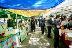 มรภ.เทพสตรี ร่วมเปิด ตลาดนัดเกษตรกรสัญจร ลพบุรี ครั้งที่ 3 หนุนสินค้าเกษตรปลอดภัย กระตุ้นเศรษฐกิจชุมชน