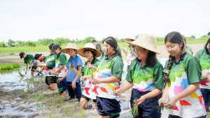 อธิการบดี นำทีมผู้บริหาร มรภ.เทพสตรี ลงพื้นที่ให้กำลังใจนักศึกษาใหม่ ร่วมสืบสานศาสตร์พระราชา สู่การประยุกต์ใช้ในชีวิตจริง