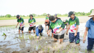 อธิการบดี นำทีมผู้บริหาร มรภ.เทพสตรี ลงพื้นที่ให้กำลังใจนักศึกษาใหม่ ร่วมสืบสานศาสตร์พระราชา สู่การประยุกต์ใช้ในชีวิตจริง