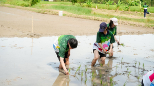 อธิการบดี นำทีมผู้บริหาร มรภ.เทพสตรี ลงพื้นที่ให้กำลังใจนักศึกษาใหม่ ร่วมสืบสานศาสตร์พระราชา สู่การประยุกต์ใช้ในชีวิตจริง