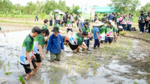 อธิการบดี นำทีมผู้บริหาร มรภ.เทพสตรี ลงพื้นที่ให้กำลังใจนักศึกษาใหม่ ร่วมสืบสานศาสตร์พระราชา สู่การประยุกต์ใช้ในชีวิตจริง