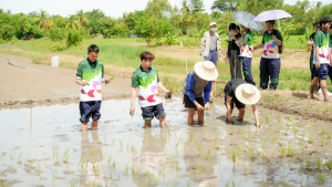 อธิการบดี นำทีมผู้บริหาร มรภ.เทพสตรี ลงพื้นที่ให้กำลังใจนักศึกษาใหม่ ร่วมสืบสานศาสตร์พระราชา สู่การประยุกต์ใช้ในชีวิตจริง