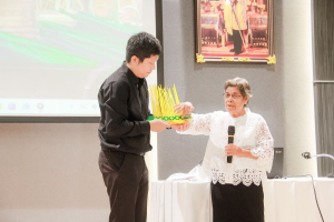 โรงเรียนสาธิต มรภ.เทพสตรี จัดโครงการ กินลม ชมเพลินกับลพบุรีศึกษา สืบสานภูมิปัญญาการทำพัดจักสานสู่นักเรียน