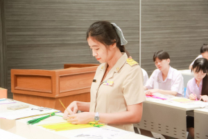 โรงเรียนสาธิต มรภ.เทพสตรี จัดโครงการ กินลม ชมเพลินกับลพบุรีศึกษา สืบสานภูมิปัญญาการทำพัดจักสานสู่นักเรียน