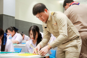 โรงเรียนสาธิต มรภ.เทพสตรี จัดโครงการ กินลม ชมเพลินกับลพบุรีศึกษา สืบสานภูมิปัญญาการทำพัดจักสานสู่นักเรียน