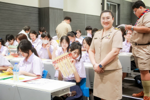 โรงเรียนสาธิต มรภ.เทพสตรี จัดโครงการ กินลม ชมเพลินกับลพบุรีศึกษา สืบสานภูมิปัญญาการทำพัดจักสานสู่นักเรียน