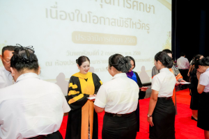 มรภ.เทพสตรี สืบสานประเพณีจัดพิธีไหว้ครู ประจำปีการศึกษา 2569 พร้อมมอบทุนการศึกษากว่า 2.7 ล้านบาท