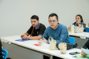 ศูนย์ภาษา สบจ. มรภ.เทพสตรี จับมือ อบจ.ลพบุรี จัดอบรมพัฒนาทักษะภาษาอังกฤษเพื่อการสื่อสารและบริการประชาชน