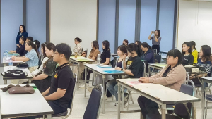 ศูนย์ภาษา สบจ. มรภ.เทพสตรี จัดอบรมพัฒนาทักษะภาษาอังกฤษเพื่อการสื่อสารและบริการประชาชน