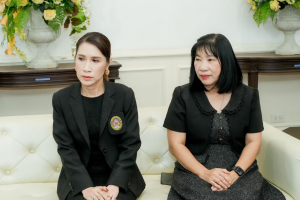 คณบดี และ ผอ.สำนัก สถาบัน ร่วมแสดงมุทิตาคารวะ อธิการบดี มรภ.เทพสตรี ในโอกาสที่อธิการบดีครบวาระการดำรงตำแหน่ง