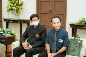 คณบดี และ ผอ.สำนัก สถาบัน ร่วมแสดงมุทิตาคารวะ อธิการบดี มรภ.เทพสตรี ในโอกาสที่อธิการบดีครบวาระการดำรงตำแหน่ง
