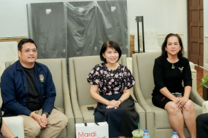 คณบดี และ ผอ.สำนัก สถาบัน ร่วมแสดงมุทิตาคารวะ อธิการบดี มรภ.เทพสตรี ในโอกาสที่อธิการบดีครบวาระการดำรงตำแหน่ง