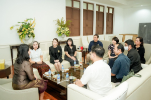 คณบดี และ ผอ.สำนัก สถาบัน ร่วมแสดงมุทิตาคารวะ อธิการบดี มรภ.เทพสตรี ในโอกาสที่อธิการบดีครบวาระการดำรงตำแหน่ง