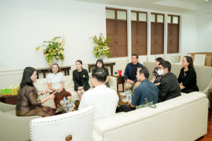 คณบดี และ ผอ.สำนัก สถาบัน ร่วมแสดงมุทิตาคารวะ อธิการบดี มรภ.เทพสตรี ในโอกาสที่อธิการบดีครบวาระการดำรงตำแหน่ง