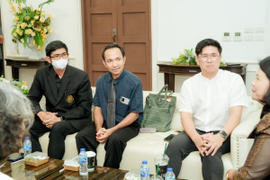 คณบดี และ ผอ.สำนัก สถาบัน ร่วมแสดงมุทิตาคารวะ อธิการบดี มรภ.เทพสตรี ในโอกาสที่อธิการบดีครบวาระการดำรงตำแหน่ง