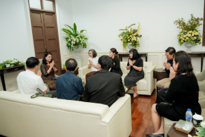 คณบดี และ ผอ.สำนัก สถาบัน ร่วมแสดงมุทิตาคารวะ อธิการบดี มรภ.เทพสตรี ในโอกาสที่อธิการบดีครบวาระการดำรงตำแหน่ง