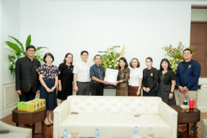 คณบดี และ ผอ.สำนัก สถาบัน ร่วมแสดงมุทิตาคารวะ อธิการบดี มรภ.เทพสตรี ในโอกาสที่อธิการบดีครบวาระการดำรงตำแหน่ง