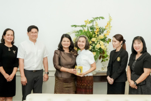 คณบดี และ ผอ.สำนัก สถาบัน ร่วมแสดงมุทิตาคารวะ อธิการบดี มรภ.เทพสตรี ในโอกาสที่อธิการบดีครบวาระการดำรงตำแหน่ง