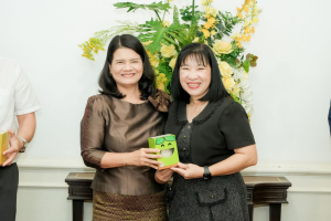คณบดี และ ผอ.สำนัก สถาบัน ร่วมแสดงมุทิตาคารวะ อธิการบดี มรภ.เทพสตรี ในโอกาสที่อธิการบดีครบวาระการดำรงตำแหน่ง
