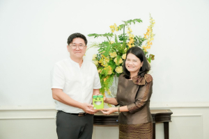 คณบดี และ ผอ.สำนัก สถาบัน ร่วมแสดงมุทิตาคารวะ อธิการบดี มรภ.เทพสตรี ในโอกาสที่อธิการบดีครบวาระการดำรงตำแหน่ง