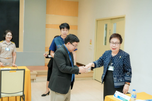 มรภ.เทพสตรี เปิดเวทีแสดงวิสัยทัศน์ของผู้มีสิทธิเข้ารับการสรรหาให้ดำรงตำแหน่งอธิการบดีมหาวิทยาลัยราชภัฏเทพสตรี