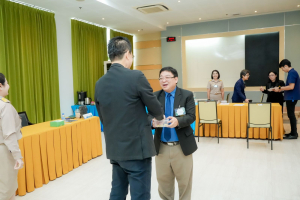 มรภ.เทพสตรี เปิดเวทีแสดงวิสัยทัศน์ของผู้มีสิทธิเข้ารับการสรรหาให้ดำรงตำแหน่งอธิการบดีมหาวิทยาลัยราชภัฏเทพสตรี