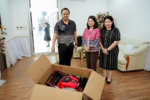 มรภ.เทพสตรี รับมอบรถเข็นตัดหญ้าจากศิษย์เก่า สนับสนุนการดูแลพื้นที่หน่วยศึกษาจัดการศึกษานอกที่ตั้ง อ.เดิมบางนางบวช