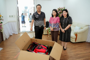 มรภ.เทพสตรี รับมอบรถเข็นตัดหญ้าจากศิษย์เก่า สนับสนุนการดูแลพื้นที่หน่วยศึกษาจัดการศึกษานอกที่ตั้ง อ.เดิมบางนางบวช